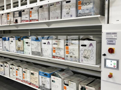 Stoccaggio scatole di cartone in magazzino verticale
